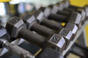 Home Sportschool Zeist fitnesscentrum met moderne apparatuur, trainers en leden die samen aan hun fitnessdoelen werken
